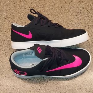 Nike KD Vulc youth sneakers. Just like new!